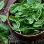 Comment faire cuire les épinards en branche ?