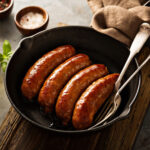 Comment faire cuire les saucisses fumées au bois de hêtre ?