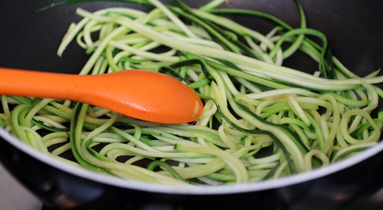Comment faire cuire les spaghettis de courgettes ? Comment faire cuire les spaghettis de courgettes ?
