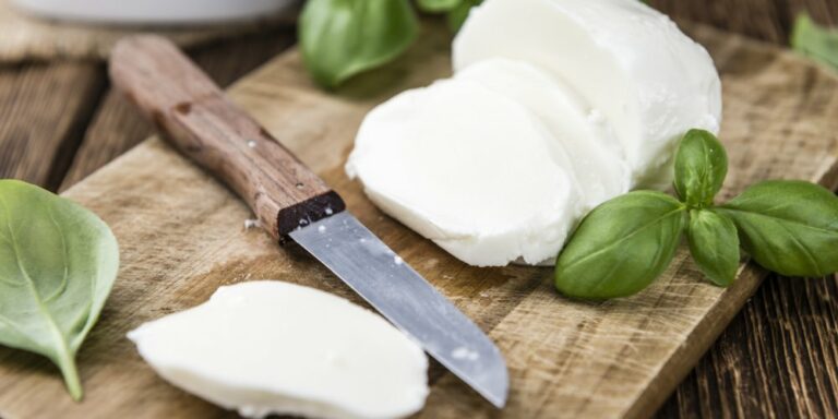Comment faire de la burrata avec de la mozzarella ? Comment faire de la burrata avec de la mozzarella ?