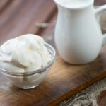 Comment faire durcir la crème fraîche ?