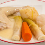 Comment faire la sauce pour une poule au pot ?