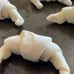 Comment faire lever des croissants congelés ?
