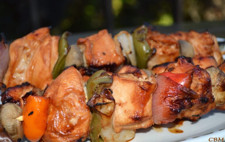 Comment faire mariner des brochettes de poulet ?