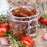 Comment faire mariner les tomates séchées ?