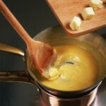 Comment faire monter une sauce au beurre ?