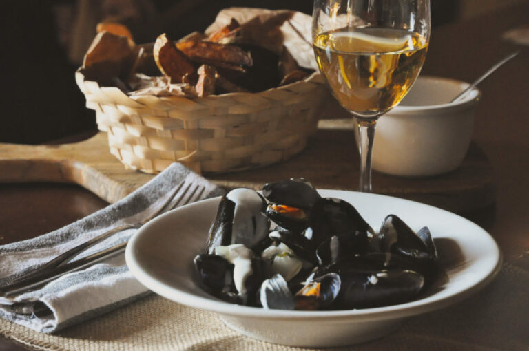 Comment faire moules frites à la crème ?