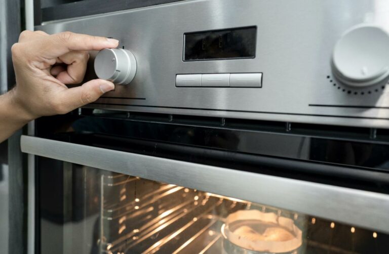 Comment faire pour préchauffer un four ?