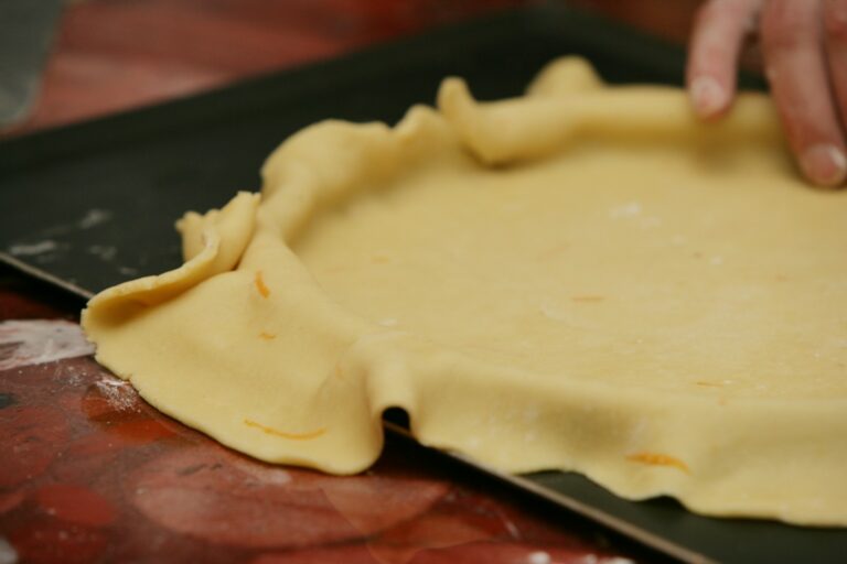 Comment faire pour que la pâte à tarte ne soit pas molle ? Comment faire pour que la pâte à tarte ne soit pas molle ?