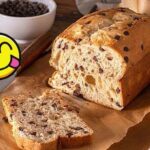 Comment faire pour que les raisins ne tombent pas au fond du gâteau ?