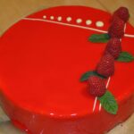 Comment faire un glaçage miroir à la framboise ?