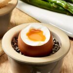 Comment faire un œuf à la coque d'autruche ?