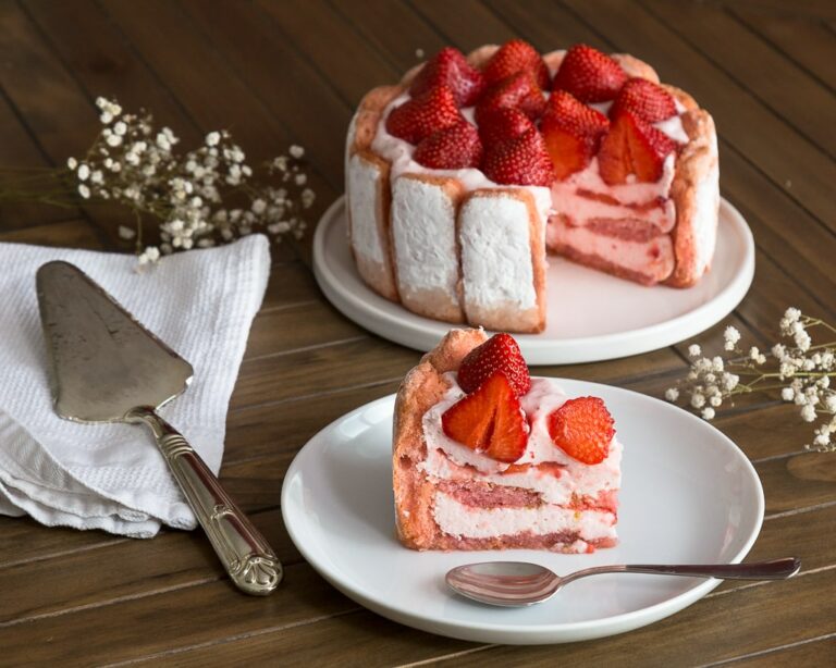 Comment faire un sirop pour une charlotte aux fraises ? Comment faire un sirop pour une charlotte aux fraises ?