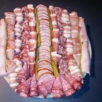 Comment faire une belle assiette de charcuterie pour raclette ?