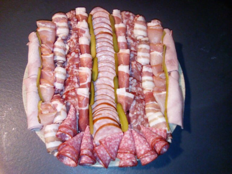 Comment faire une belle assiette de charcuterie pour raclette ? Comment faire une belle assiette de charcuterie pour raclette ?