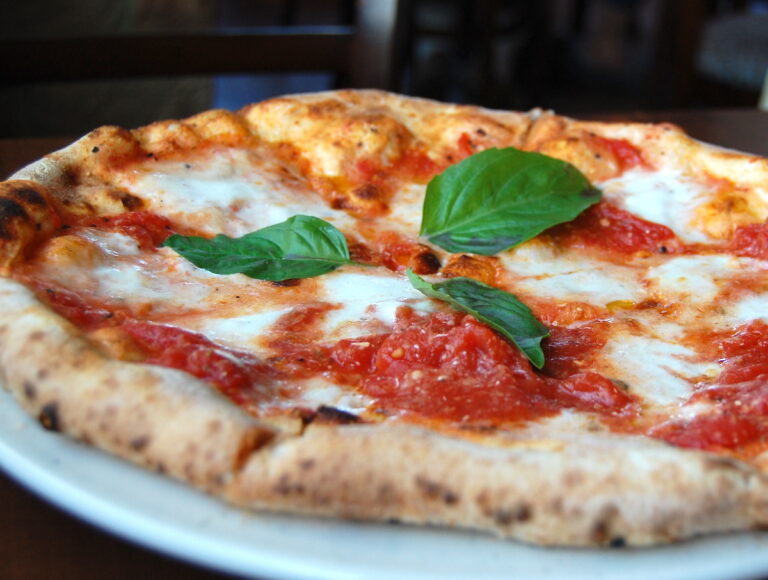 Comment faire une pâte à pizza fine ?