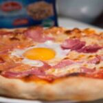 Comment faire une pizza avec une pâte brisée ?