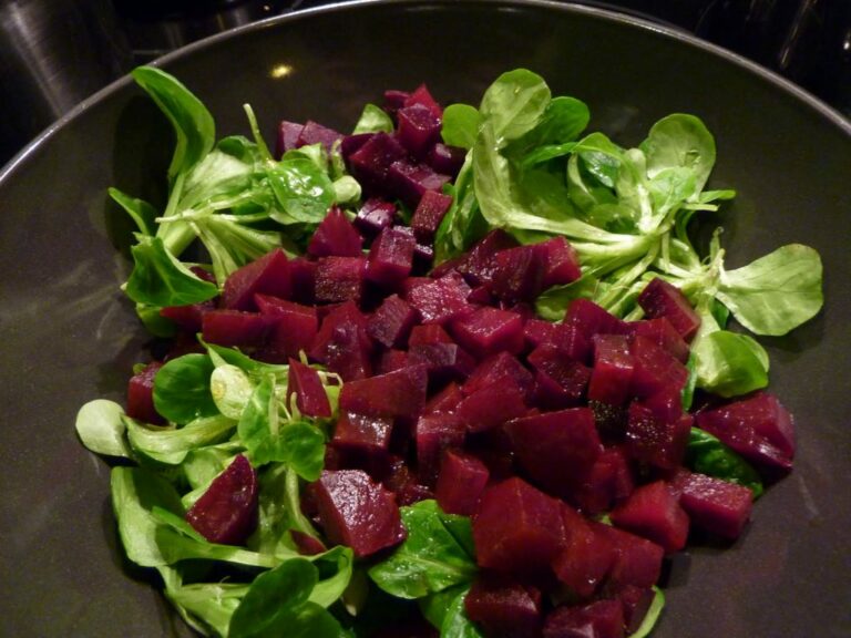 Comment faire une salade de betteraves rouges ? Comment faire une salade de betteraves rouges ?