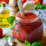 Comment faire une sauce tomate à la poêle ?
