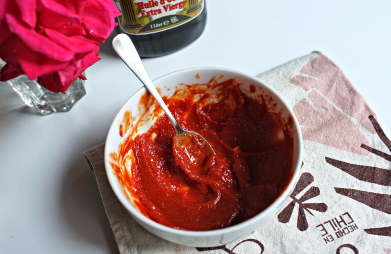 Comment faire une sauce tomate pour pizza avec du concentré ?