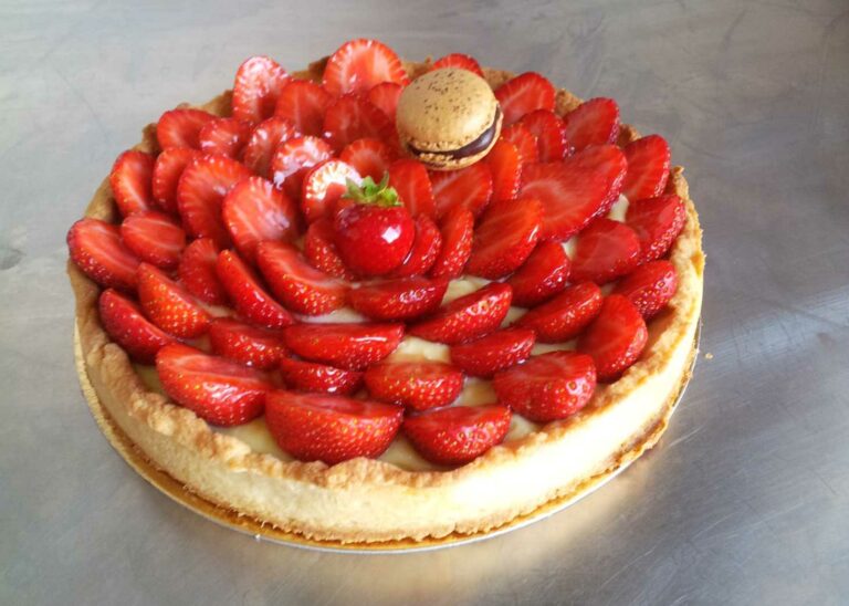 Comment faire une tarte aux fraises avec des fraises congelées ?