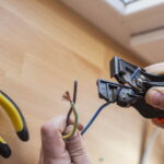 Comment fixer un cable électrique ?