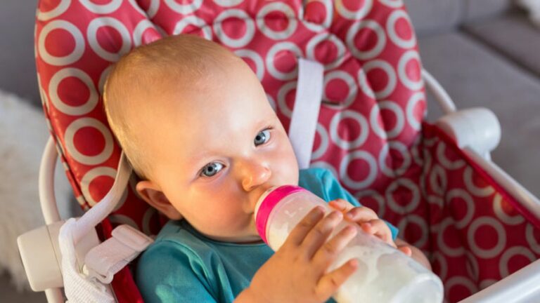 Comment hydrater un bébé qui refuse de boire ? Comment hydrater un bébé qui refuse de boire ?