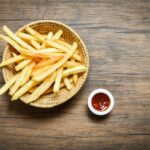 Comment manger des frites à table ?