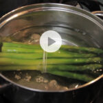 Comment manger les asperges à table ?