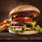 Comment manger un burger dans un restaurant ?