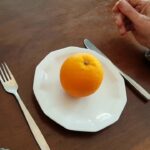 Comment manger une orange en société ?