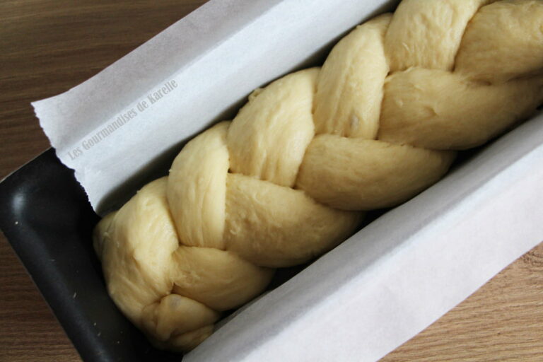 Comment mettre brioche dans moule ? Comment mettre brioche dans moule ?