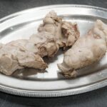 Comment ôter la peau des ris de veau ?