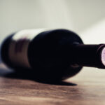Comment ouvrir une bouteille de vin jaune ?