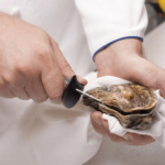Comment ouvrir une huître sans couteau à huîtres ?