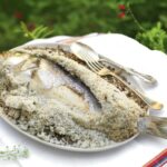 Comment préparer un bar en croûte de sel ?