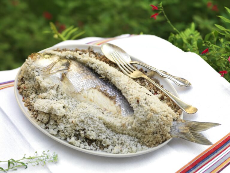 Comment préparer un bar en croûte de sel ? Comment préparer un bar en croûte de sel ?