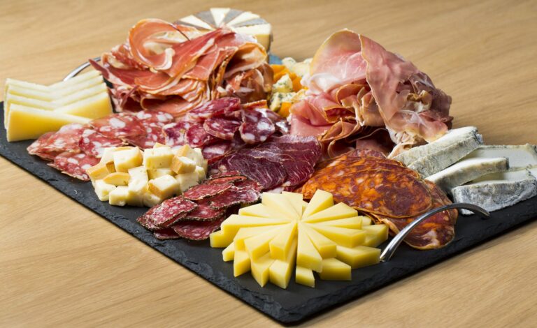 Comment préparer une assiette de charcuterie ? Comment préparer une assiette de charcuterie ?