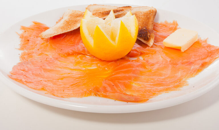 Comment présenter une entrée de saumon fumé ? Comment présenter une entrée de saumon fumé ?