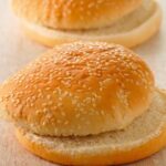 Comment ramollir du pain hamburger ?