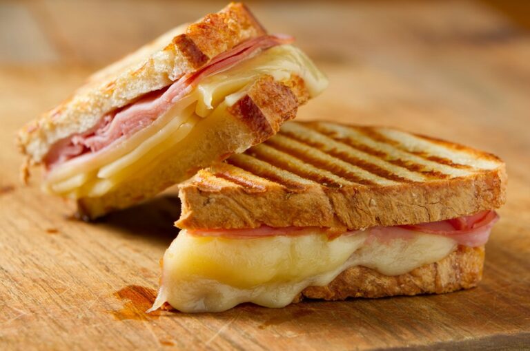 Comment réchauffer un Croque-monsieur à la poêle ? Comment réchauffer un Croque-monsieur à la poêle ?