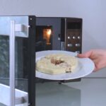 Comment réchauffer une quiche au micro-ondes ?