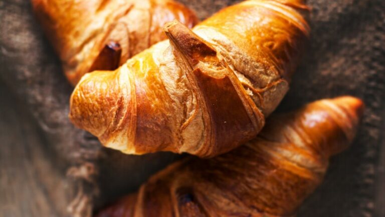 Comment reconnaître un croissant artisanal d’un croissant industriel ? Comment reconnaître un croissant artisanal d'un croissant industriel ?