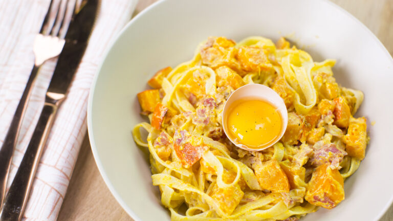 Comment remplacer la crème des pâtes carbonara ?