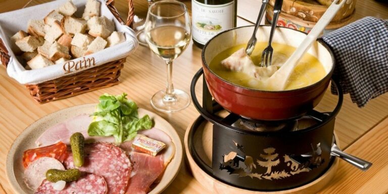 Comment se mange la fondue savoyarde ? Comment se mange la fondue savoyarde ?