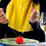 Comment se tenir à table dans un restaurant ?