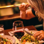 Comment servir à table au restaurant ?