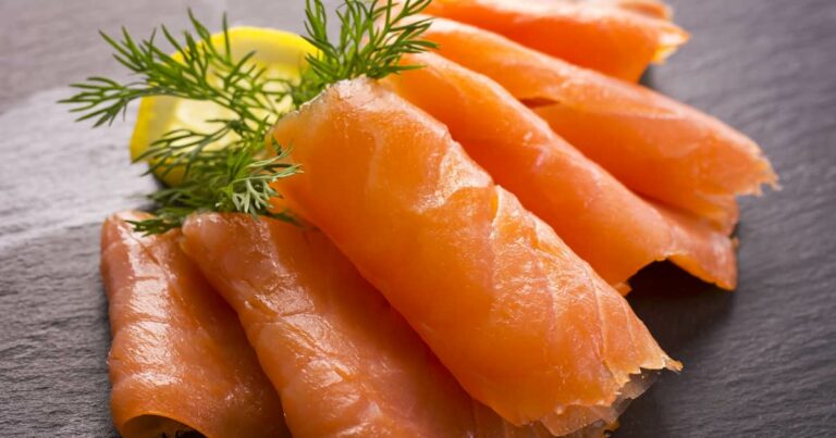 Comment servir le saumon fumé froid ?