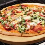 Comment utiliser une pierre à pizza au barbecue ?