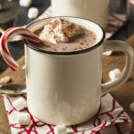 Est-ce bon de boire un chocolat chaud le soir ?